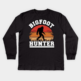 Bigfoot Hunter, Funny Sci-Fi Sasquatch Sassy Cryptid Hunting Kids Long Sleeve T-Shirt